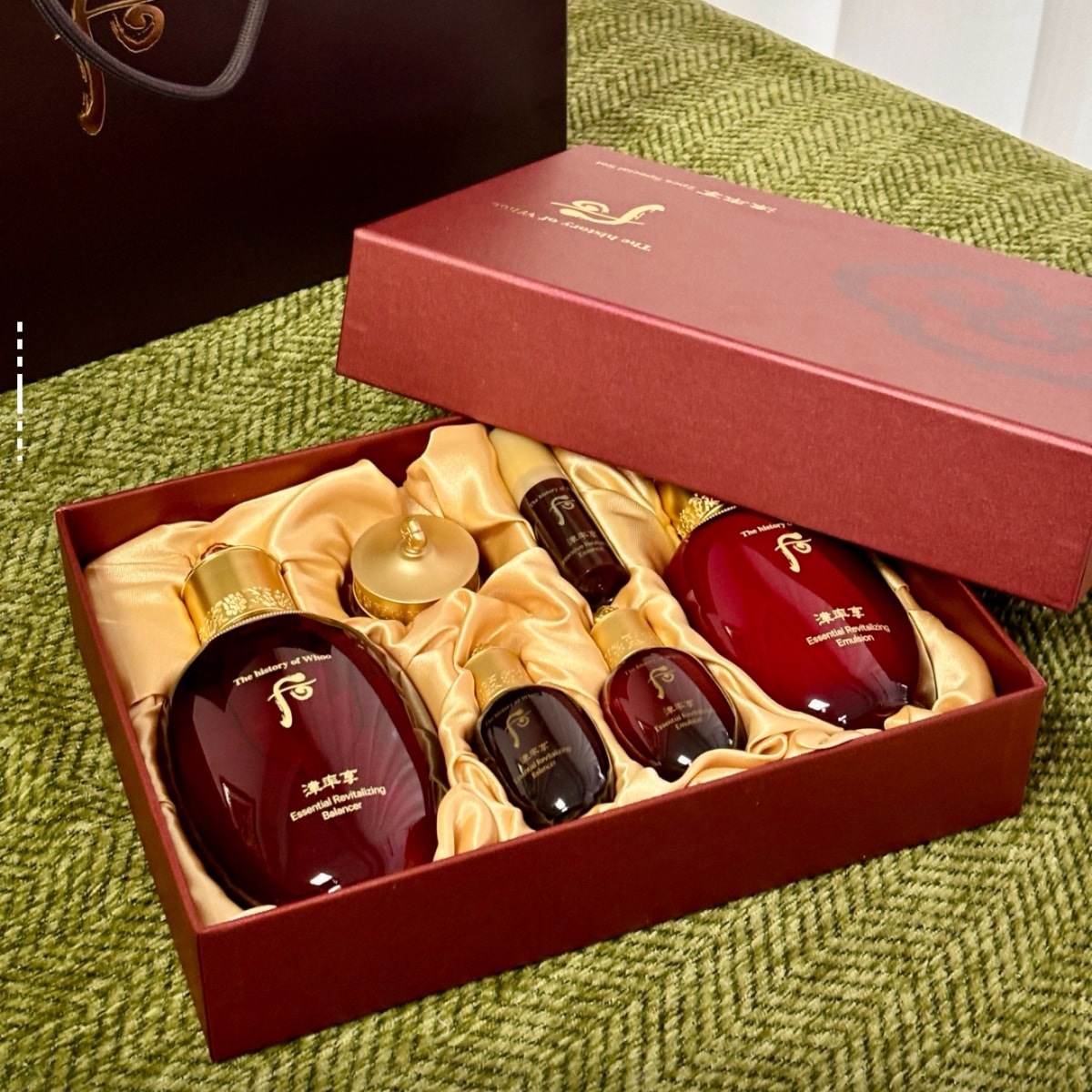 THE WHOO Jinyulhyang Hydrating Luxury 6-Piece Set 150ml+20ml  Lotion + 110m+20ml Emulsion + Serum 5ml + Cream 10ml