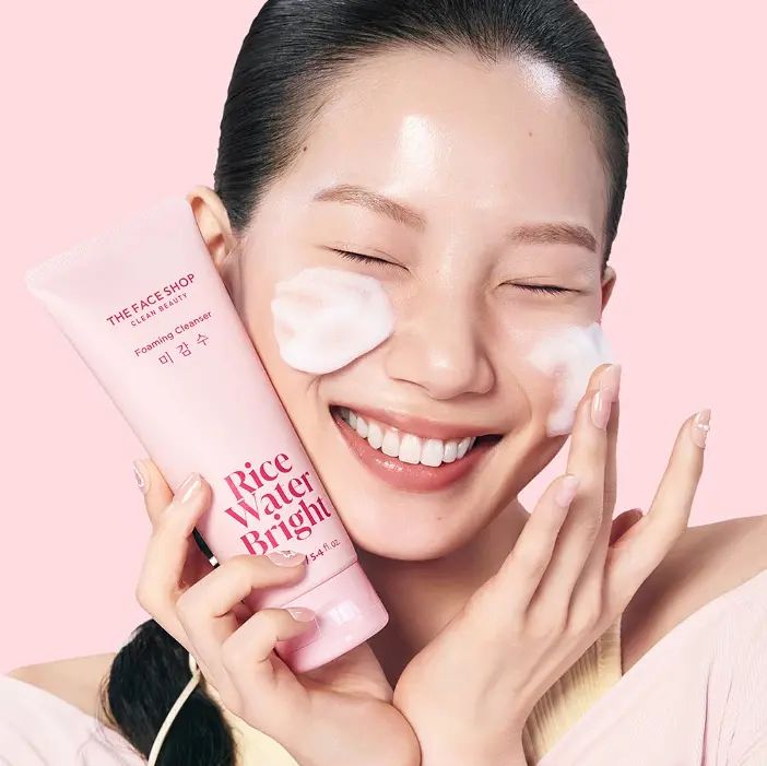 THE FACE SHOP Rice Water Bright Foaming Cleanser 160ml, Rice Extract Hydrating Facial Wash