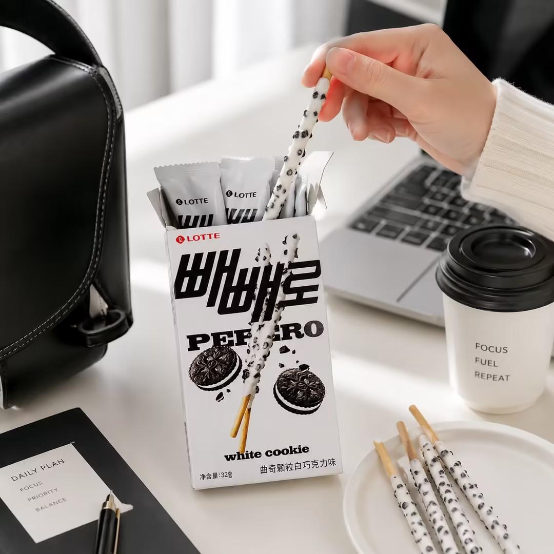 Lotte Pepero Cookie Crumb White Chocolate Biscuit Sticks 32g