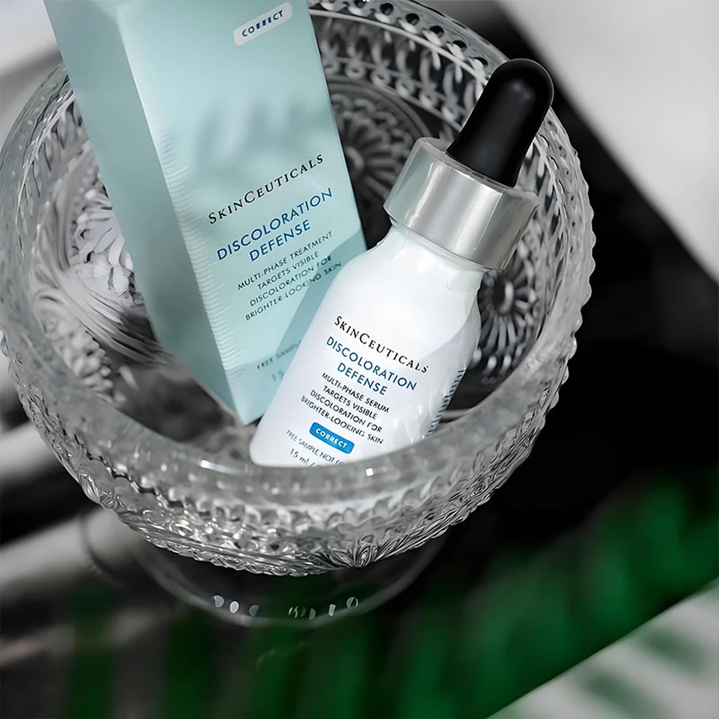 SkinCeuticals Discoloration Defense 15ml, Brightening Anti-Dullness Radiance Serum, Improves Dark Spots and Post-Acne Marks, Suitable for All Skin Types